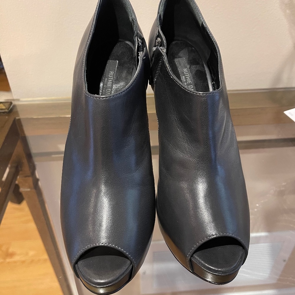 Shoes - Picture 4 of 4